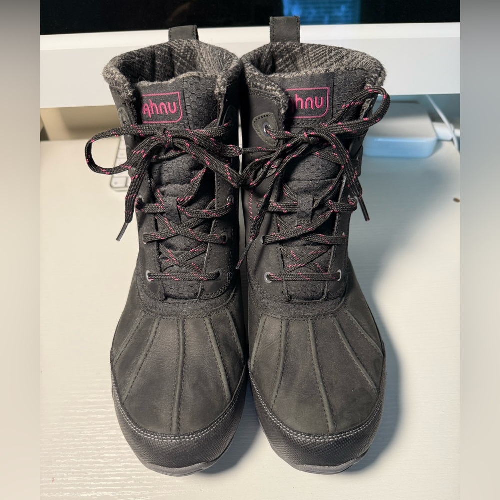 Vibram Ahnu Waterproof Hiking Boots - Women's Size 9.5